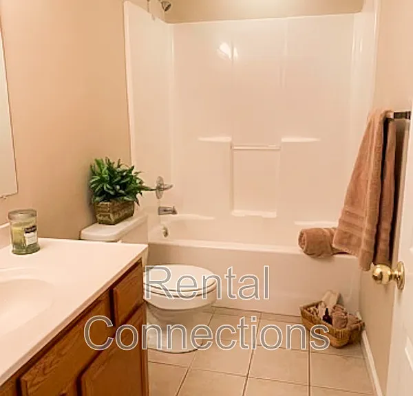 1108 N Fair St #D — Photo 8