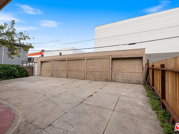 5th image of 836 Wilcox Ave