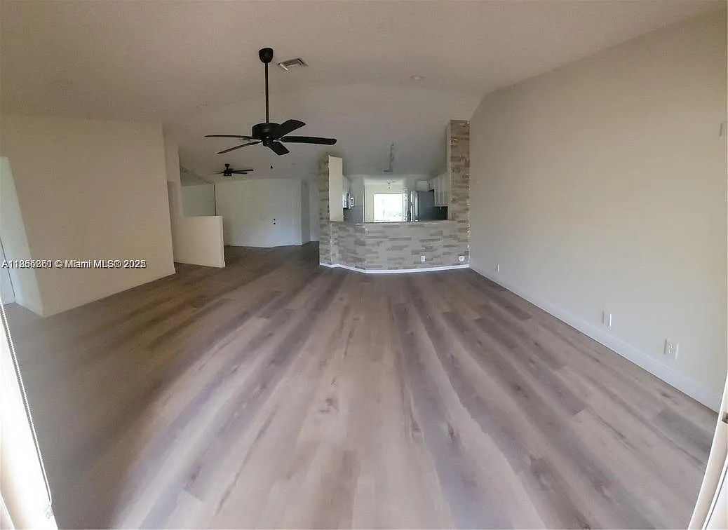 3 bed, 1431 sqft, $3,800 — Photo 2