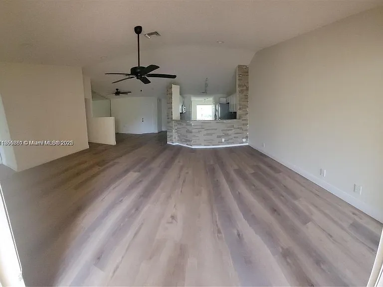 4272 Pine Ridge Ct — Photo 2