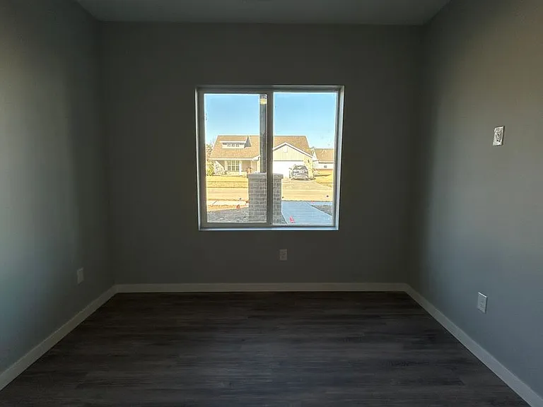 2724 Silver St — Photo 110