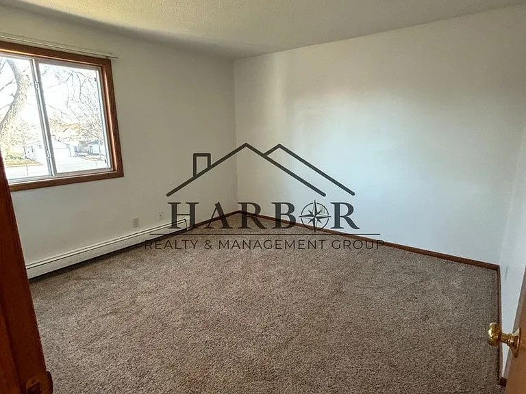 115 1st Ave NE #303 — Photo 3