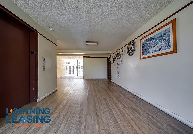 10250 Commerce Ave #216 — Photo 16