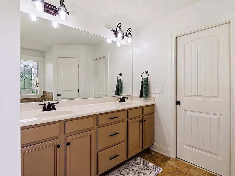 73 Falconridge Dr — Photo 22