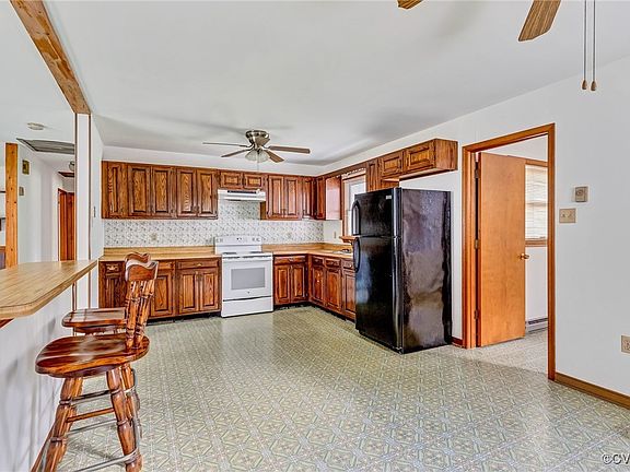 2nd image of 284 Louisa Farms Ln