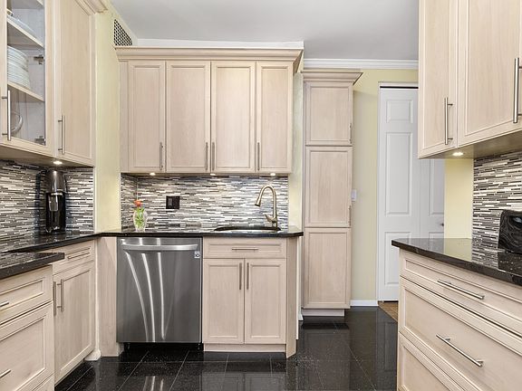 4th image of 301 E 69th St APT 15H