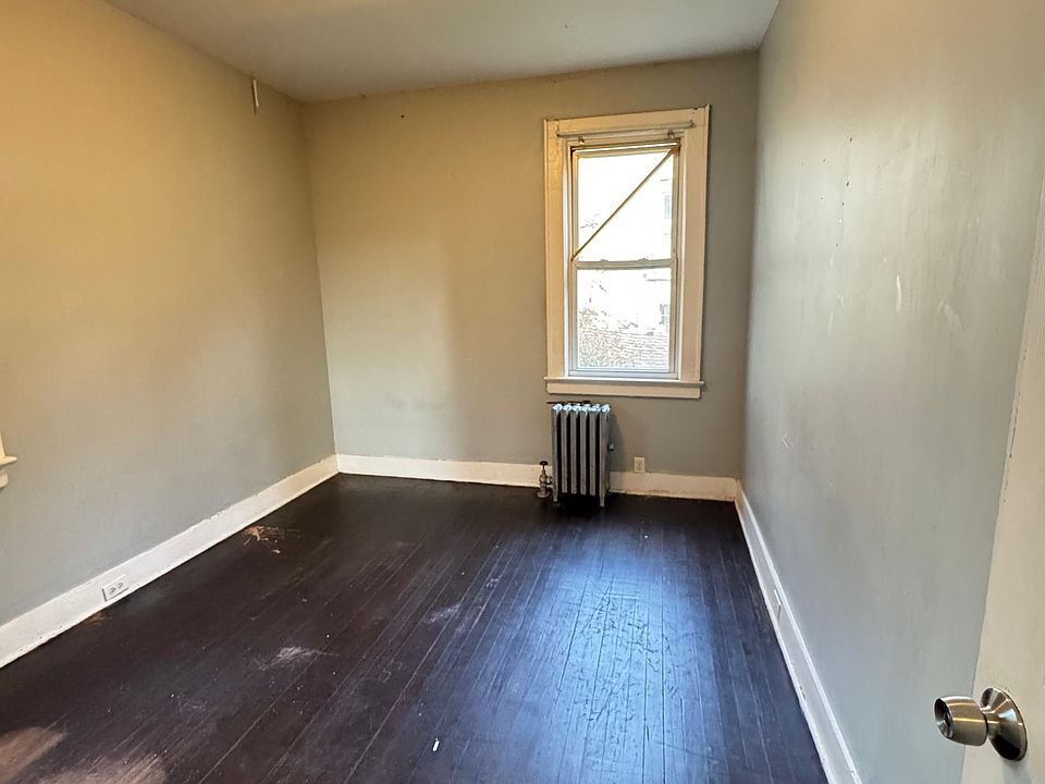 2nd image of 238 Smith St Floor 1