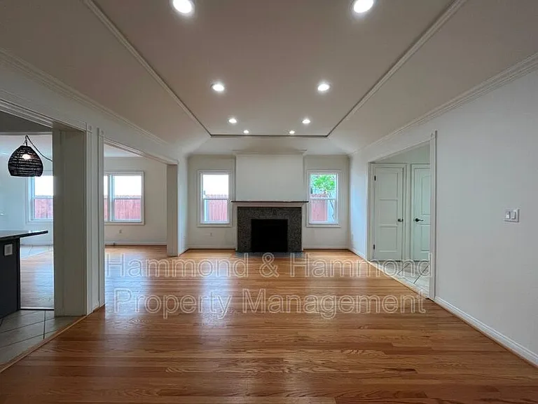 4316 Greenbush Ave — Photo 5