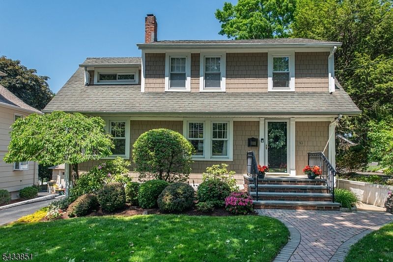1st image of 10 Irving Pl