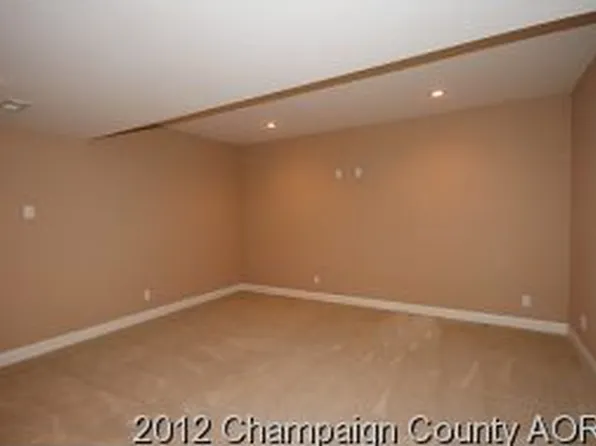 1403 Woodberry Dr, Mahomet, IL 61853