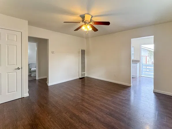 8507 Wiley Post Ave, Los Angeles, CA 90045