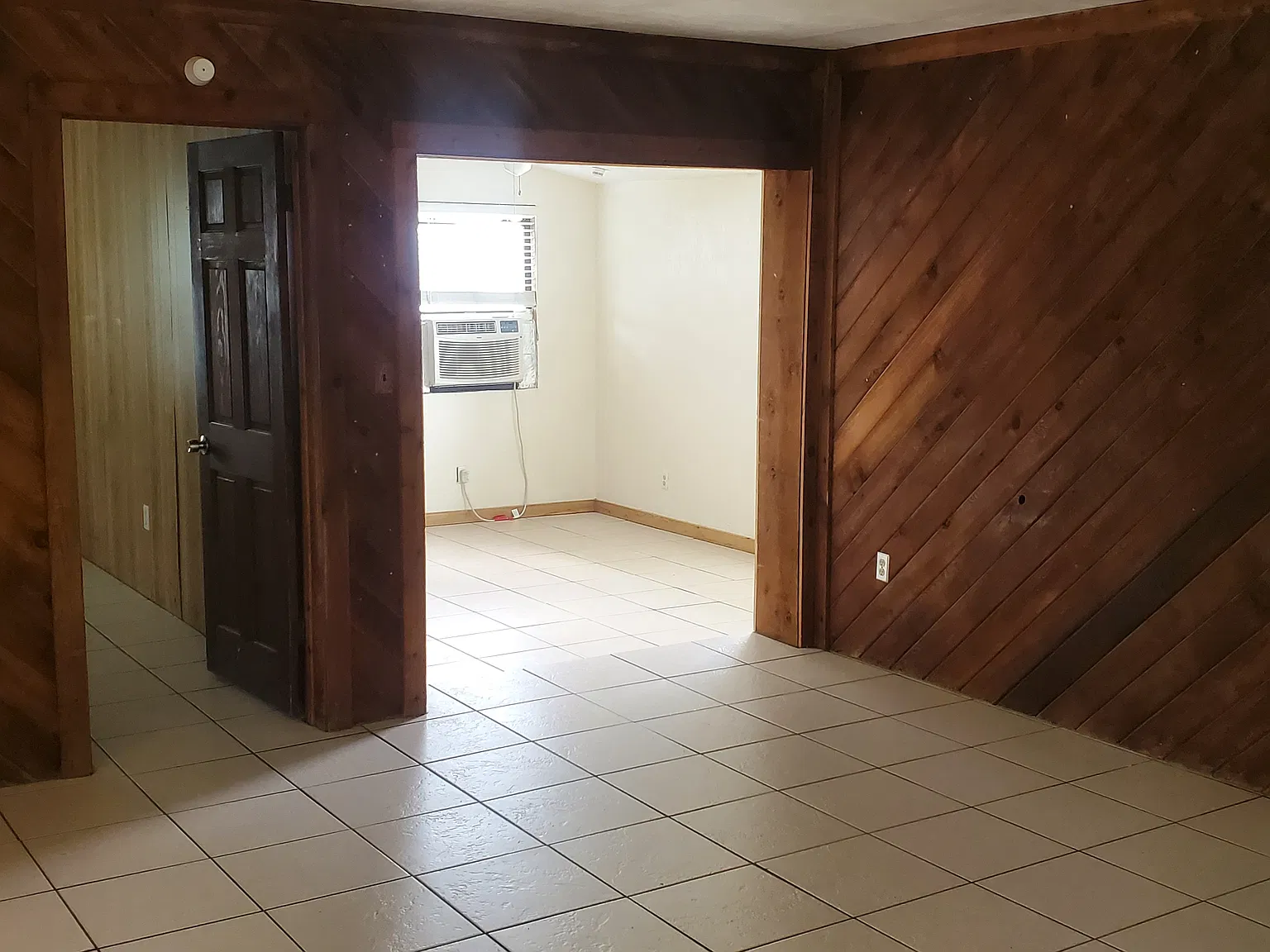 1364 N Normandy Blvd — Photo 2