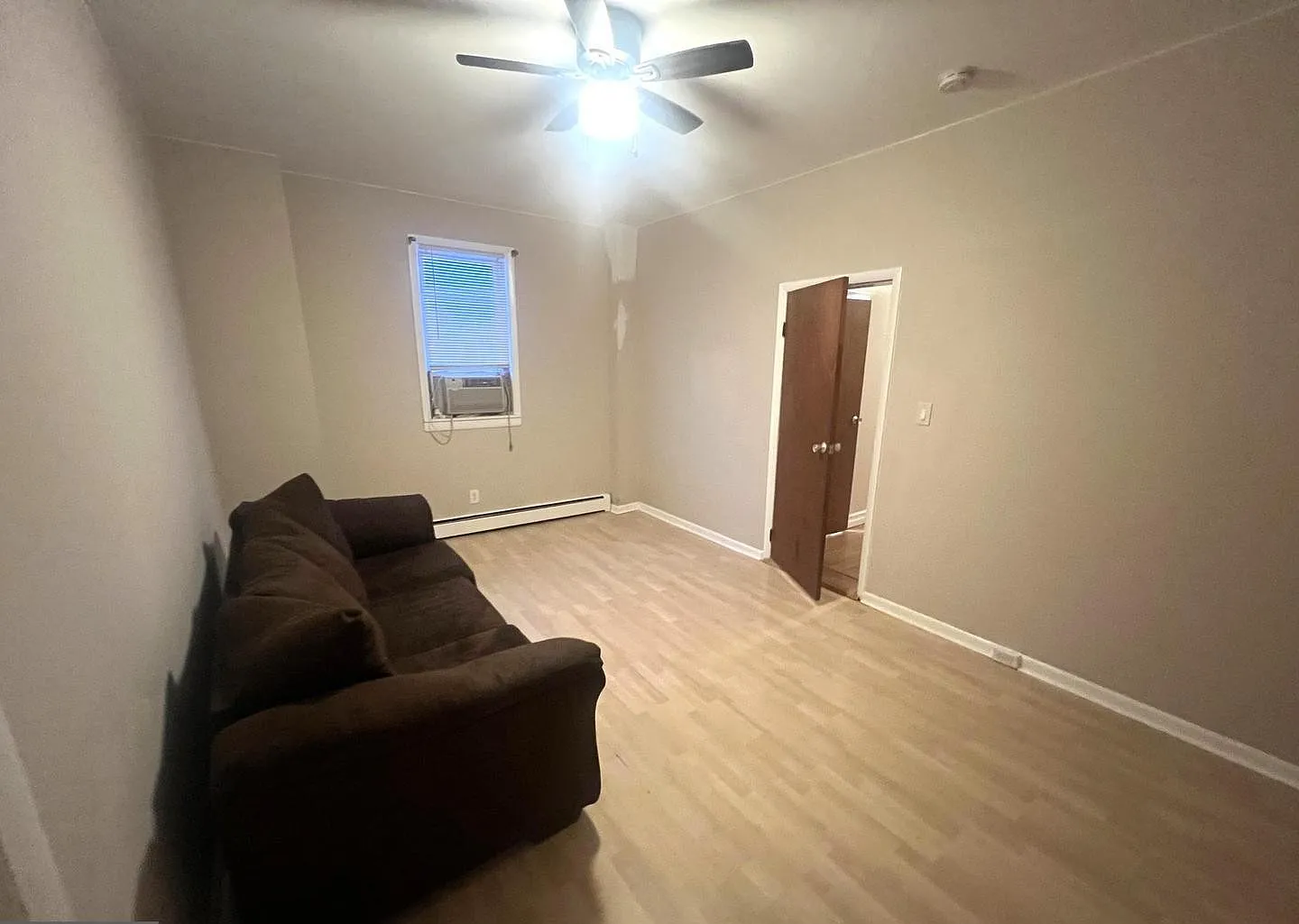 1 bed, 900 sqft, $990 — Photo 4