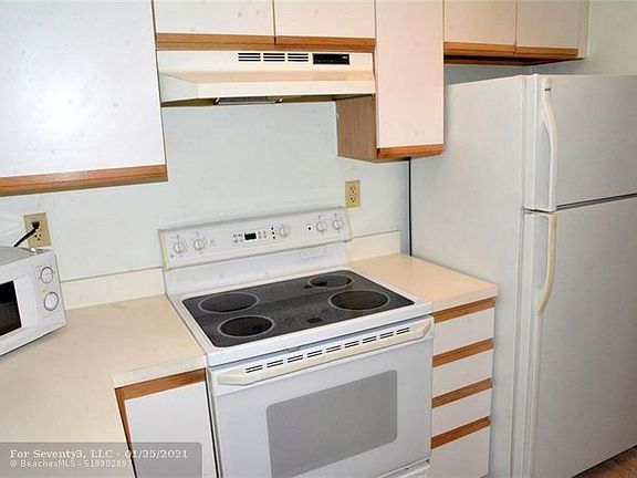 5th image of 864 NW 92nd Ave #864