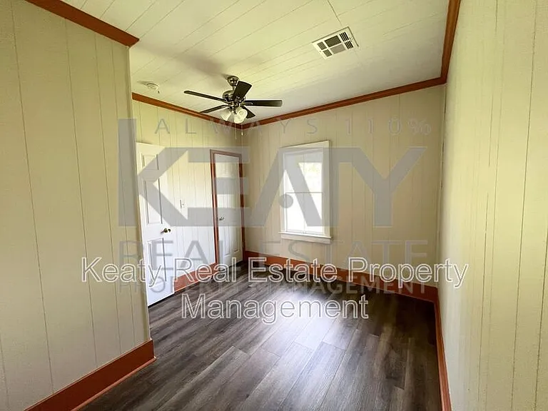 510 Lamar St — Photo 8