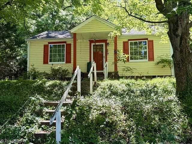 1st image of 144 Edgewood Cir