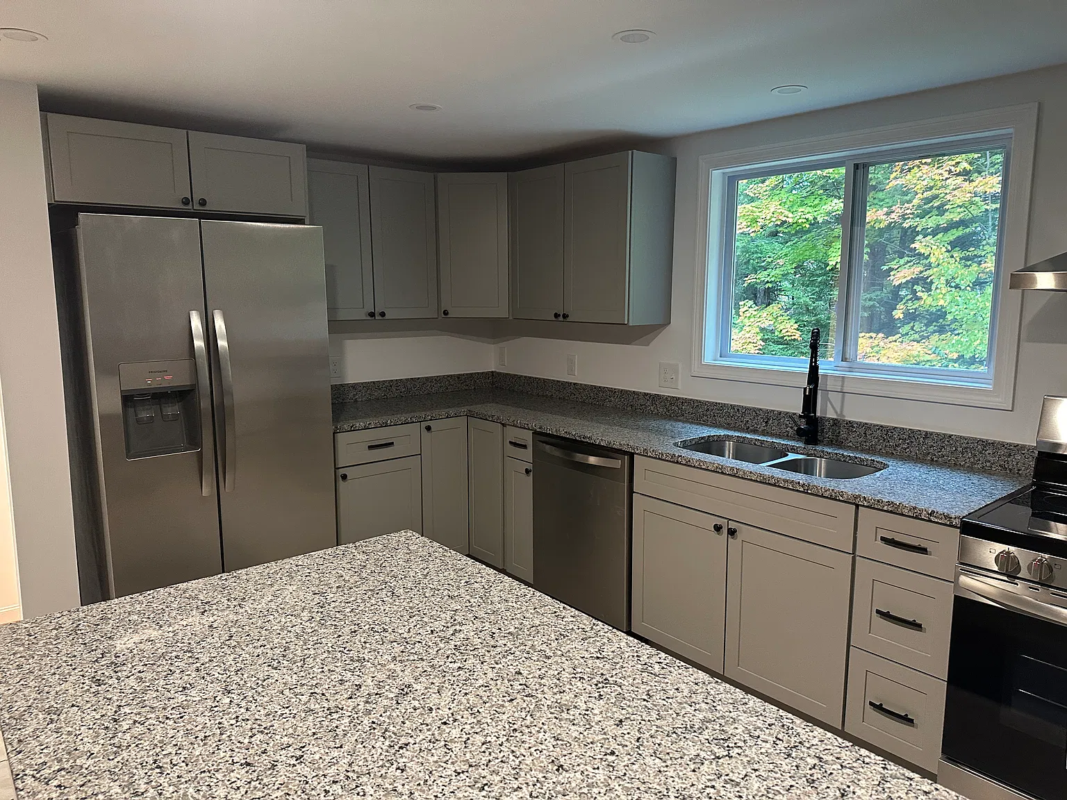 4 bed, 3414 sqft, $4,000 — Photo 4