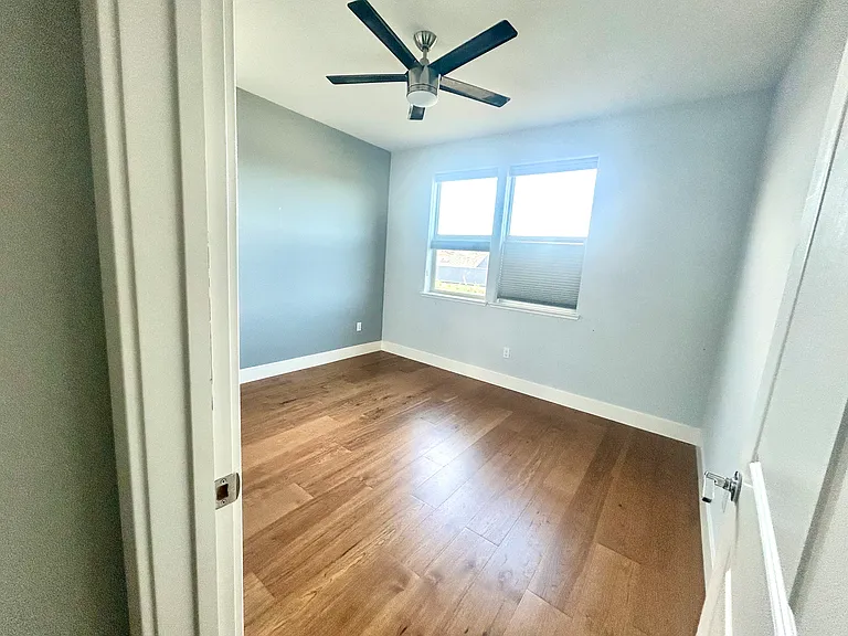 Lexington Ln — Photo 12
