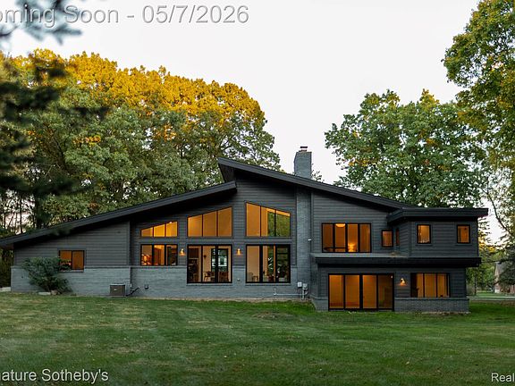 2nd image of 4720 Dover Rd