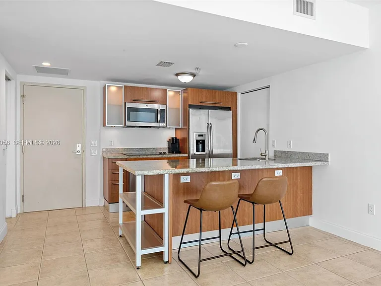 185 SW 7th St #1710 — Photo 5