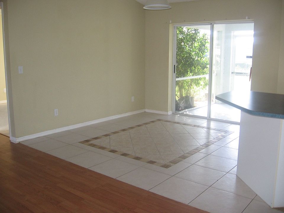 2nd image of 1118 SW 40th Ter