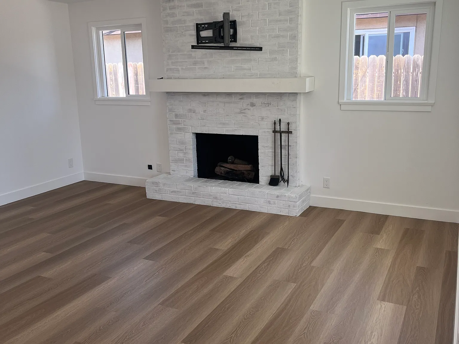 2 bed, 890 sqft, $4,000 — Photo 1