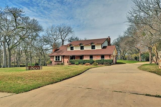 1st image of 1800 Shadowbrook Cir