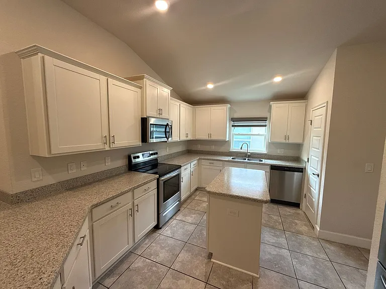 2107 Cartgate Ln — Photo 12