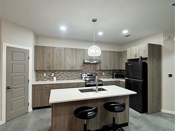 3rd image of 1506 New Orleans Cir