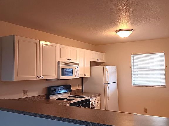 5th image of 175 Kings Hwy Suite 3
