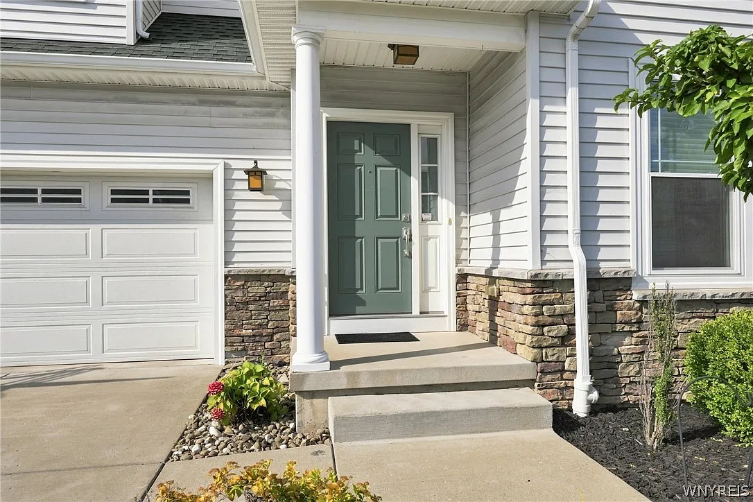 4 bed, 2.5 bath, 2947 sqft, $3,800 — Photo 4