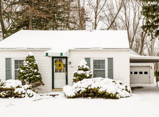 322 Riverside Dr, Watervliet, MI 49098