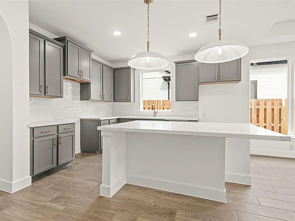 5th image of 2018 Lobo Ct