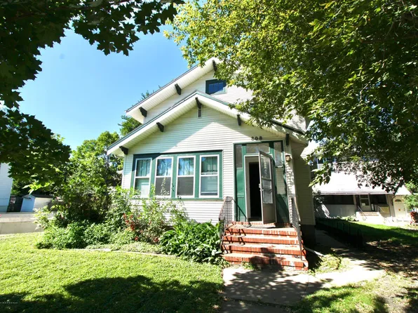 808 7th St N, Fargo, ND 58102