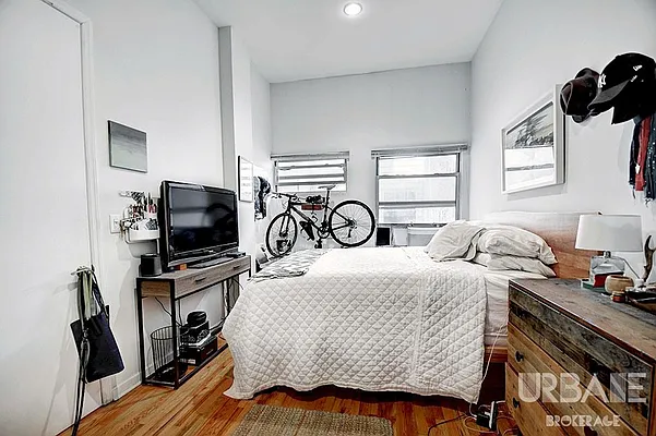 Rented by Urbane Brokerage | media 23