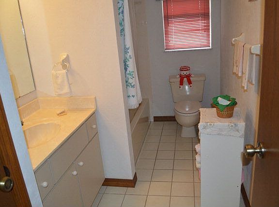 3rd image of 11 Zenoble Pl