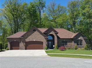 4896 N Wayside Dr, Erie, PA 16505