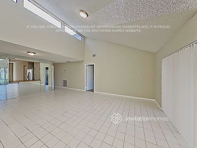381 Wildwood Ln E — Photo 4