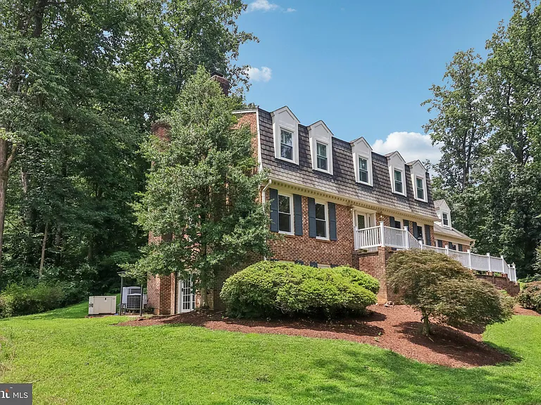 7518 Old Dominion Dr — Photo 2