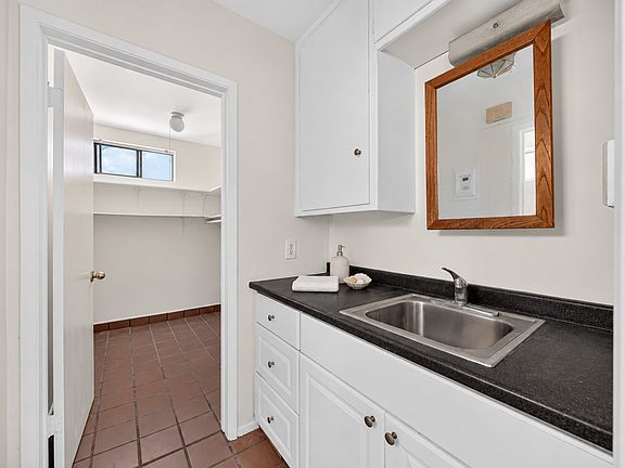 4th image of 19 19th Ave APT 1