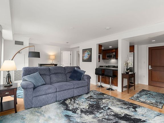 3rd image of 44 Prince St APT 402