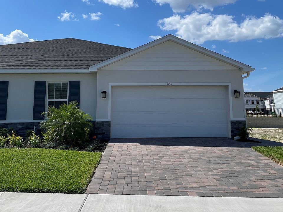 Front of Villa1211