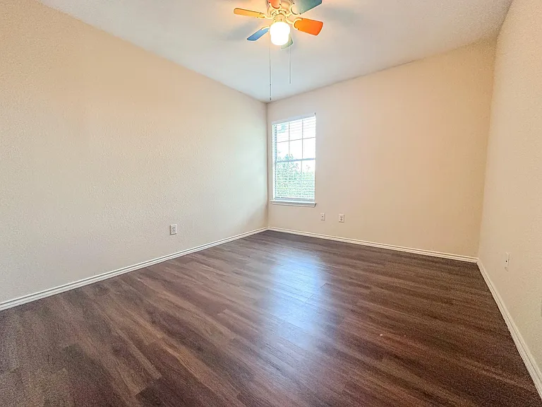 1101 Whitley Dr — Photo 17