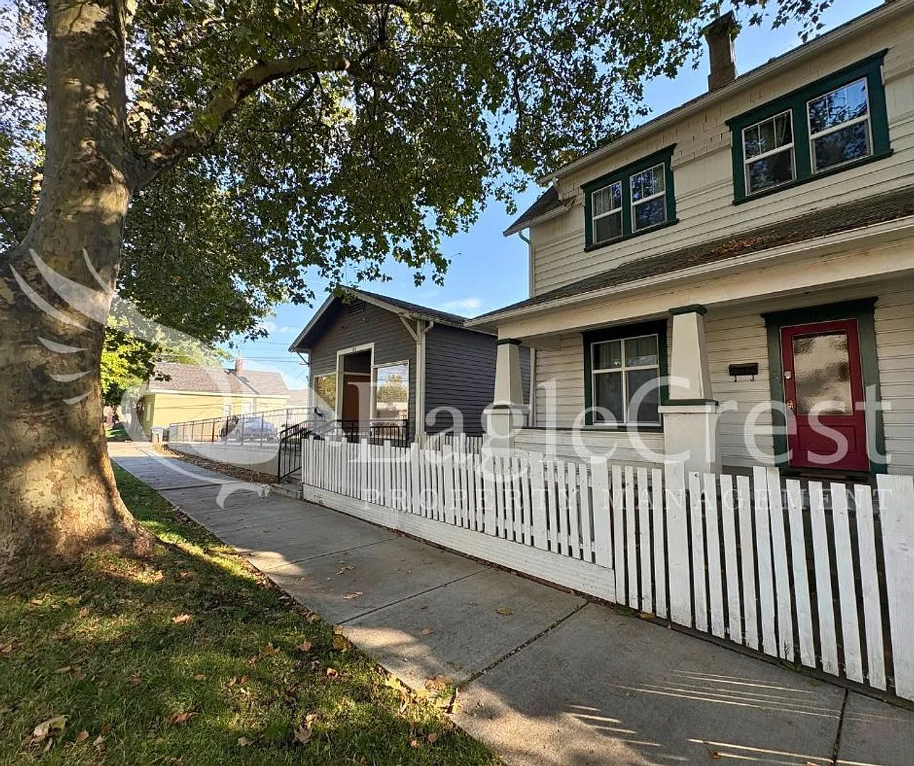 Downtown Walla Walla 4 Bedroom Farmhouse With Modern Comforts $200.00 Off 2nd Months Rent — Photo 2