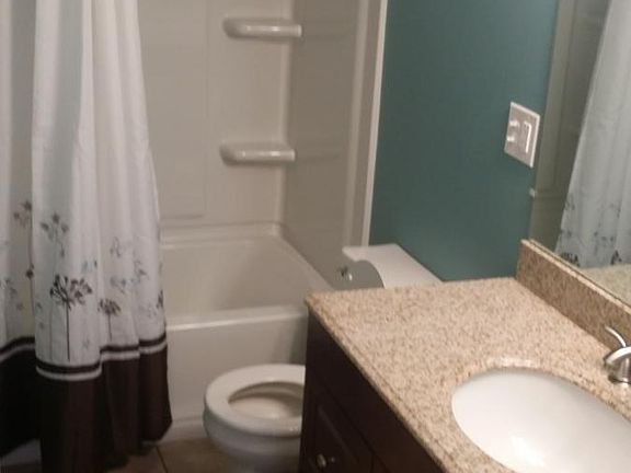 Main Bathroom
