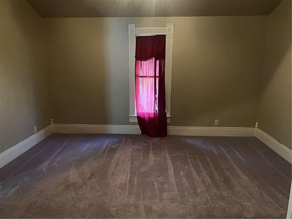 3rd image of 524 Steele Ave