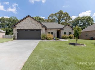 213 Hunts Landing Dr, Kathleen, GA 31047