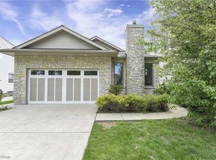 319 Canterbury Rd, Bay Village, OH 44140