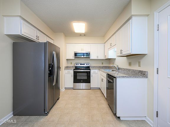 2nd image of 3202 Granville Court