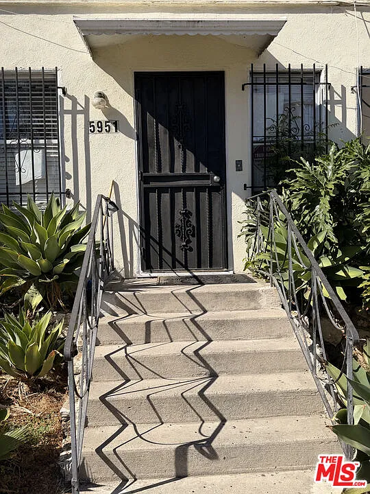 2 bed, 1.0 bath, 900 sqft, $2,645 — Photo 2
